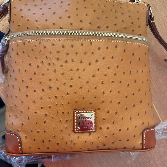 NWT Dooney and Bourke crossbody. - Picture 2 of 8